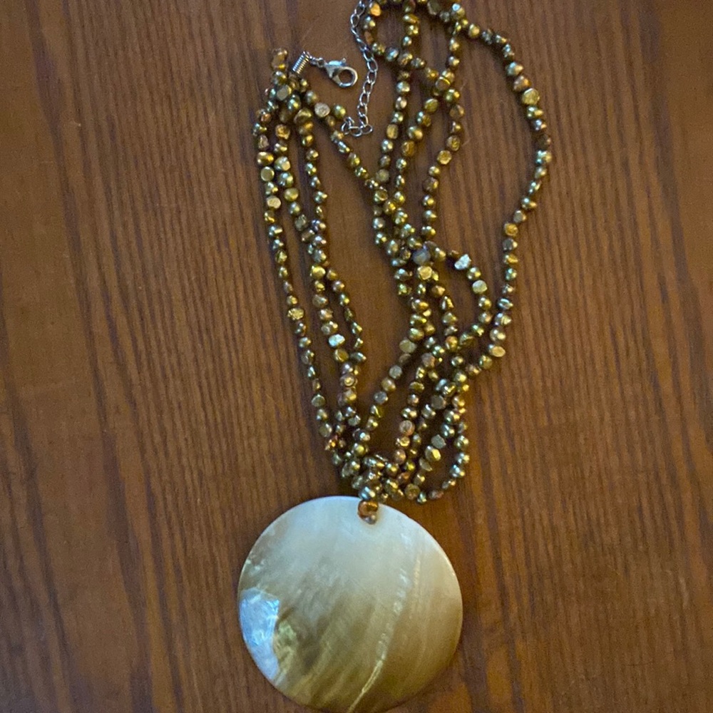 Elegant seashell beaded necklace